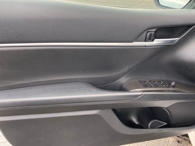 Toyota Camry SE 2023