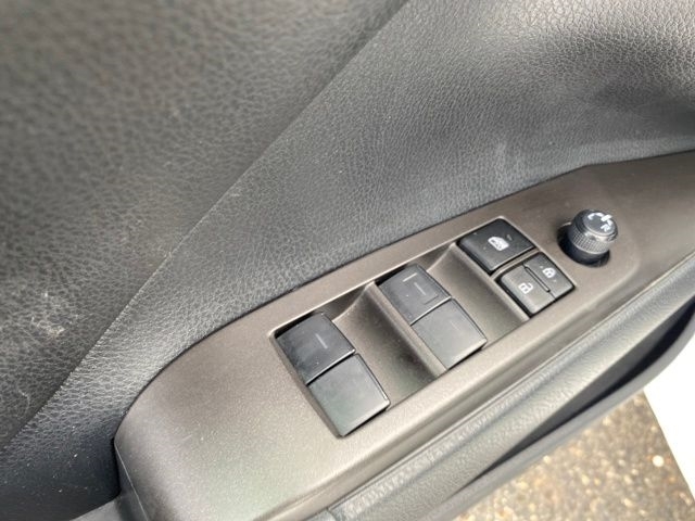 Toyota Camry SE 2023