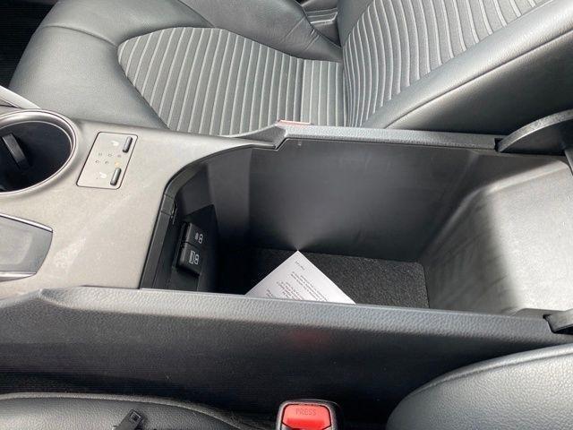 Toyota Camry SE 2023