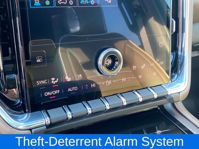 GMC Yukon XL Denali Ultimate 4WD 2025