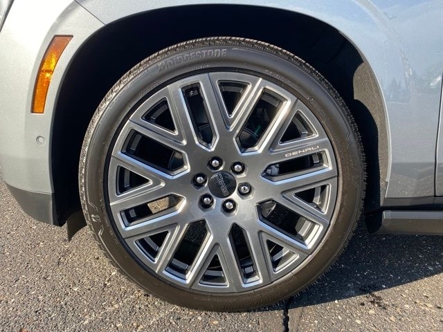 GMC Yukon XL Denali Ultimate 4WD 2025