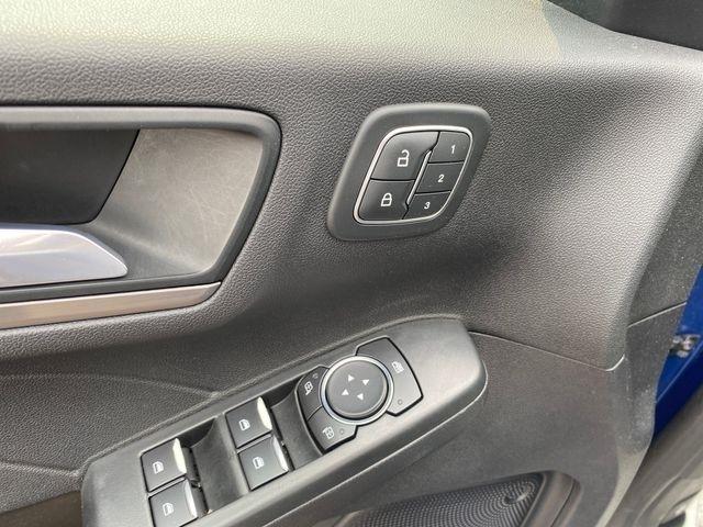 Ford Escape Titanium 4WD 2022
