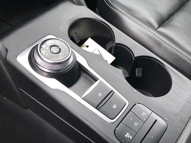 Ford Escape Titanium 4WD 2022