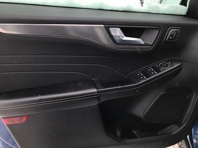 Ford Escape Titanium 4WD 2022