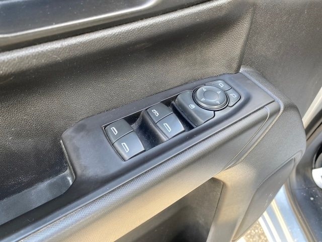 Chevrolet Silverado 1500 Custom Crew Cab Long Box 4WD 2020