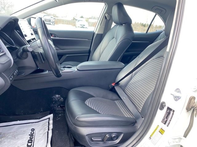 Toyota Camry SE 2023