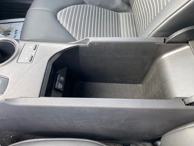 Toyota Camry SE 2023