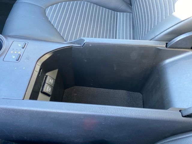 Toyota Camry SE 2023