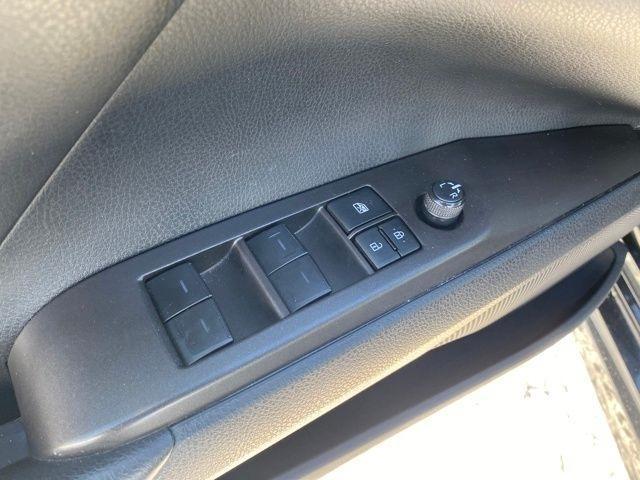 Toyota Camry SE 2023