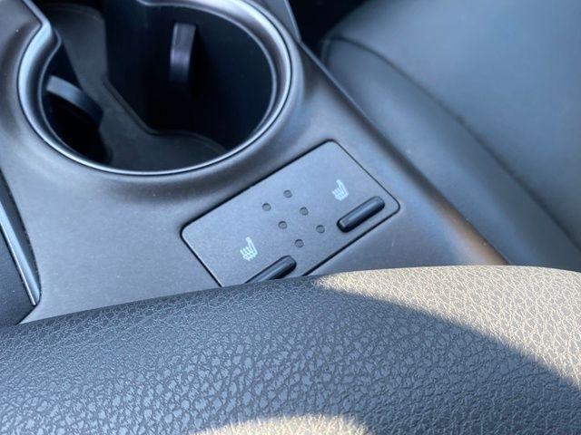 Toyota Camry SE 2023