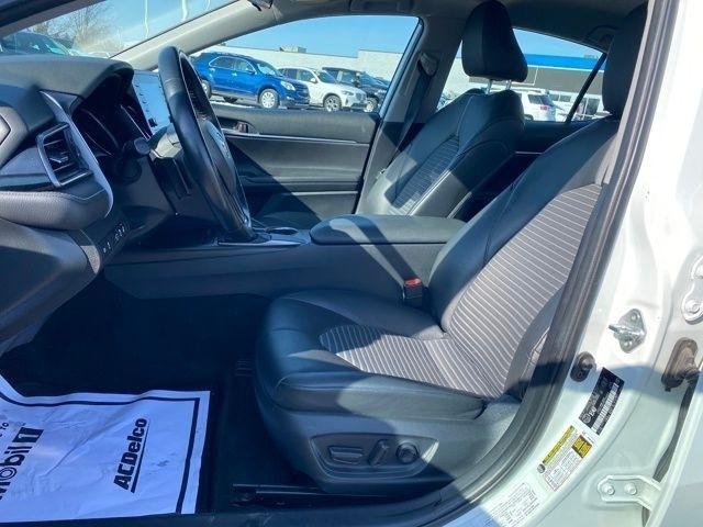 Toyota Camry SE 2023