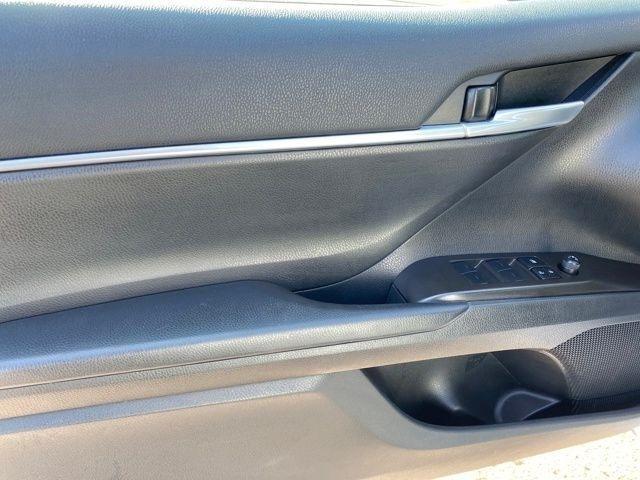 Toyota Camry SE 2023