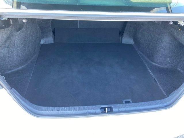 Toyota Camry SE 2023