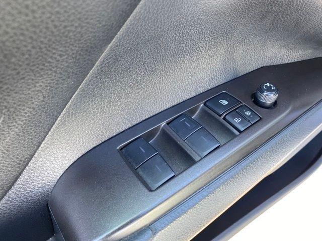 Toyota Camry SE 2023