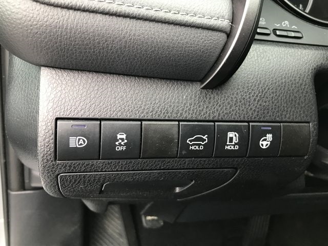 Toyota Camry SE 2023