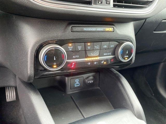 Ford Escape Titanium 4WD 2022