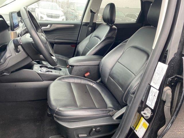 Ford Escape Titanium 4WD 2022