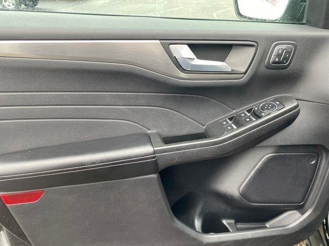 Ford Escape Titanium 4WD 2022