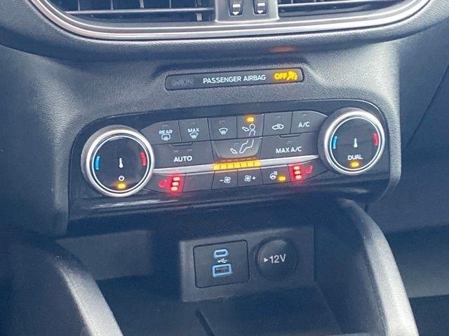 Ford Escape Titanium 4WD 2022