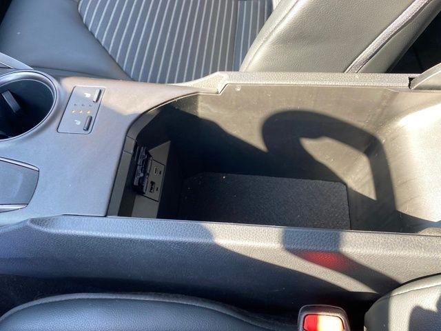 Toyota Camry SE 2023