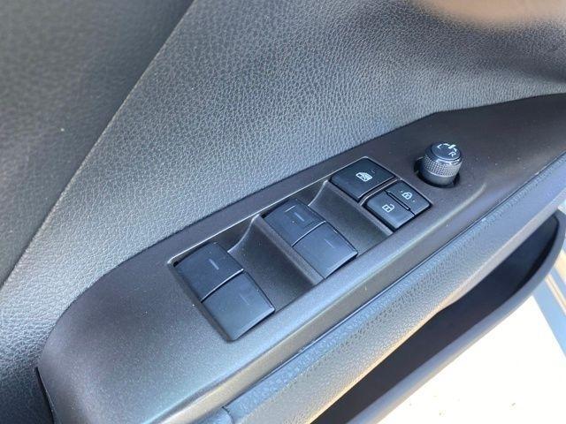 Toyota Camry SE 2023