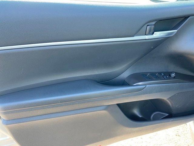 Toyota Camry SE 2023