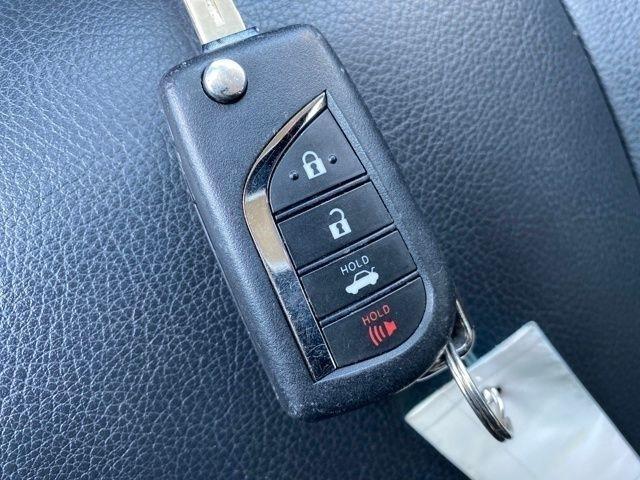 Toyota Camry SE 2023