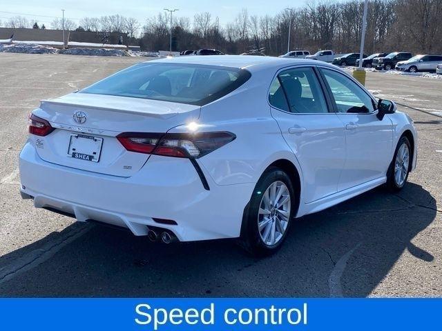 Toyota Camry SE 2023
