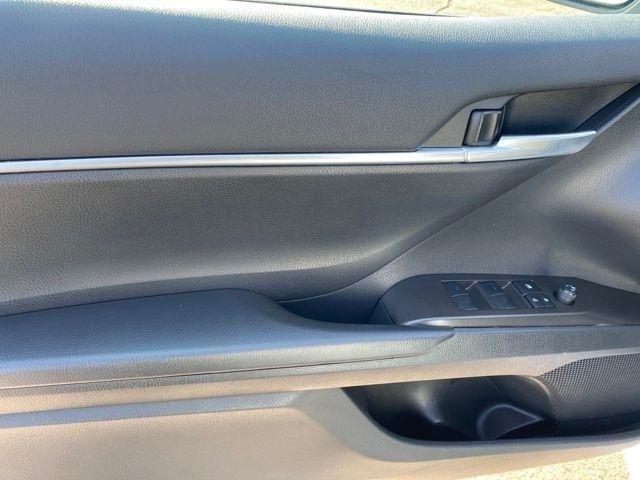 Toyota Camry SE 2023