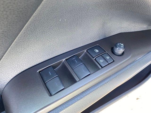 Toyota Camry SE 2023