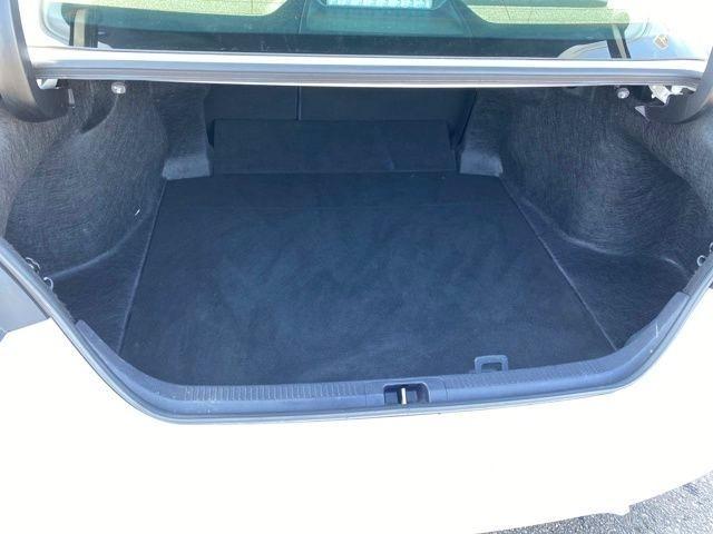 Toyota Camry SE 2023