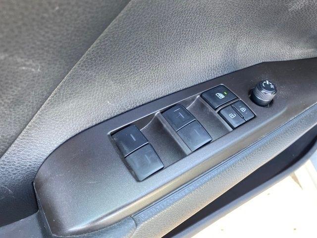 Toyota Camry SE 2023