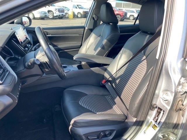 Toyota Camry SE 2023