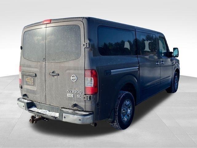 Nissan NV Passenger 3500 SL V8 2013
