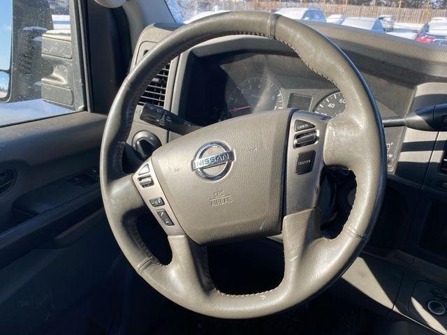 Nissan NV Passenger 3500 SL V8 2013