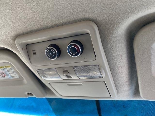 Nissan NV Passenger 3500 SL V8 2013