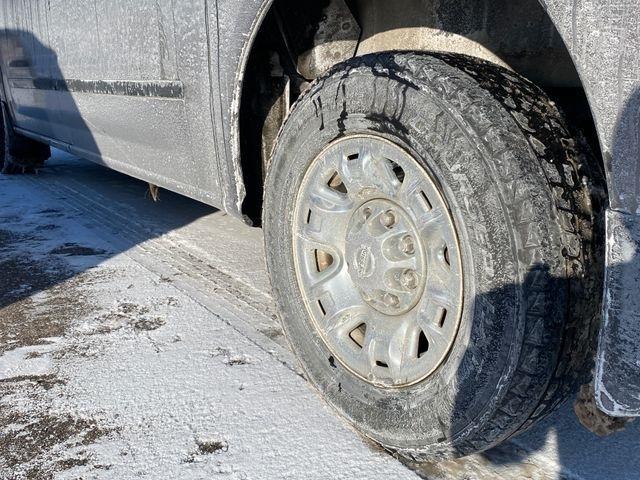 Nissan NV Passenger 3500 SL V8 2013