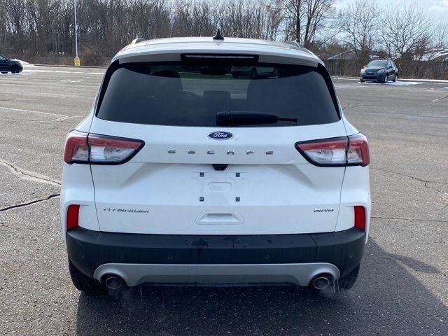 Ford Escape Titanium 4WD 2022