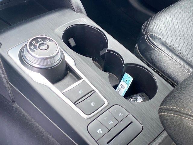 Ford Escape Titanium 4WD 2022