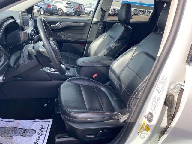 Ford Escape Titanium 4WD 2022