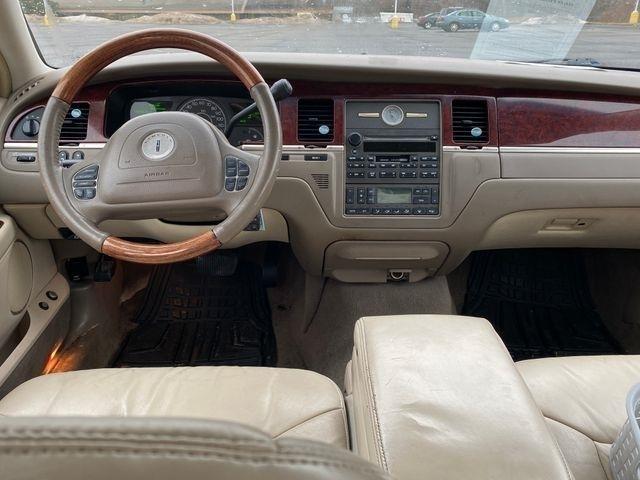 Lincoln Town Car Ultimate 2004