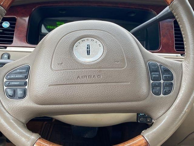 Lincoln Town Car Ultimate 2004