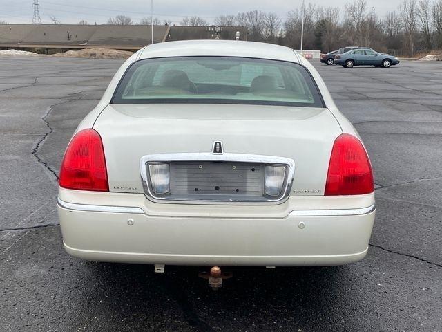 Lincoln Town Car Ultimate 2004