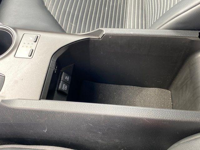 Toyota Camry SE 2023