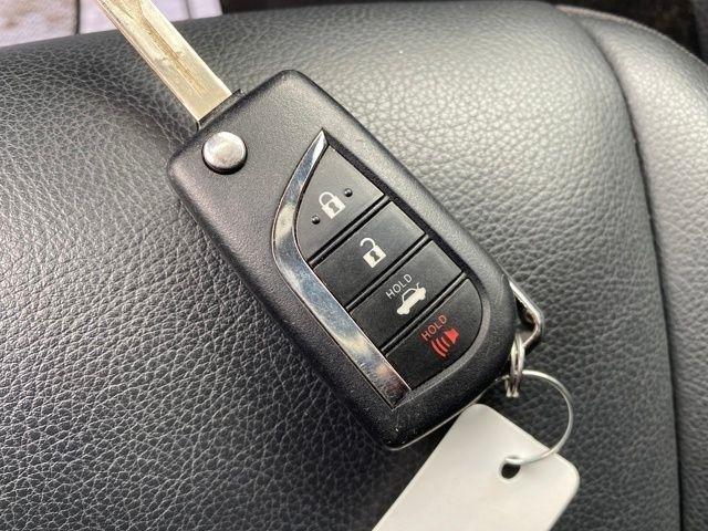 Toyota Camry SE 2023