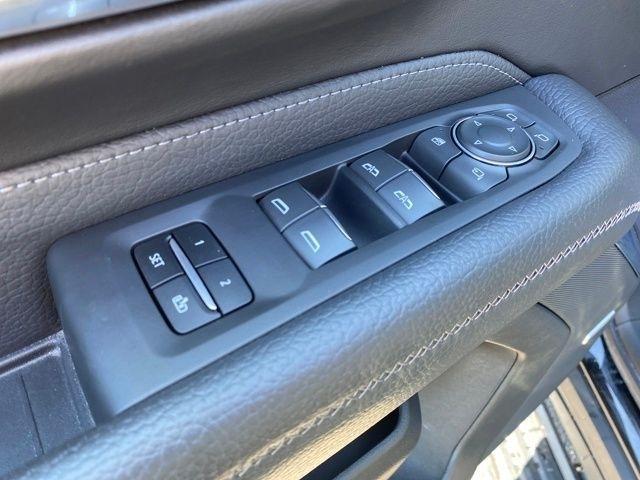 GMC Yukon Denali 4WD 2024