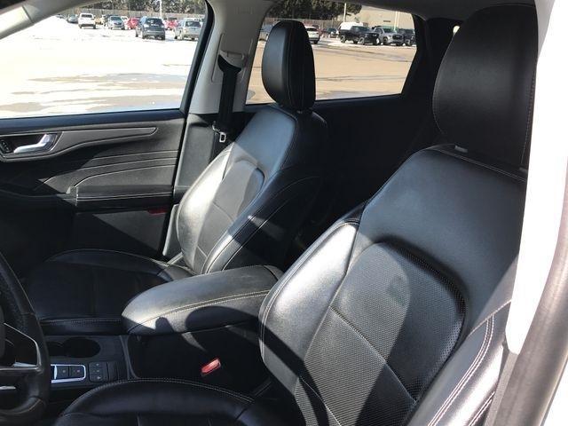 Ford Escape Titanium 4WD 2022