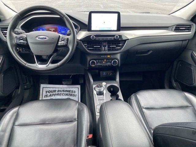 Ford Escape Titanium 4WD 2022