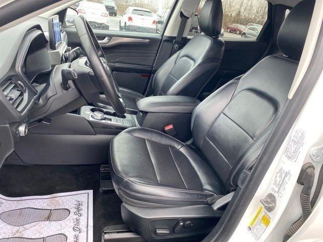 Ford Escape Titanium 4WD 2022