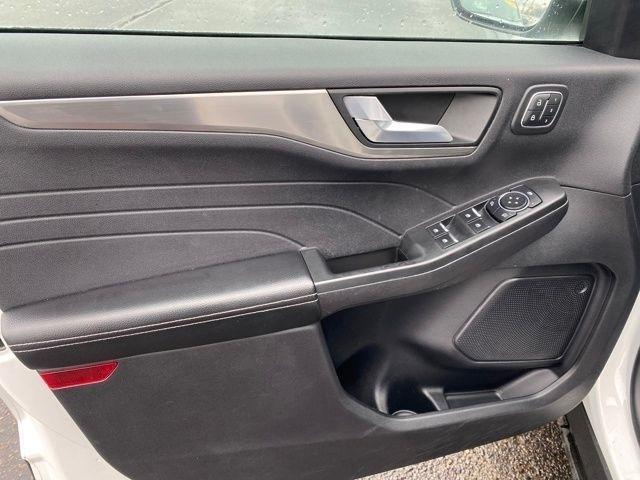 Ford Escape Titanium 4WD 2022